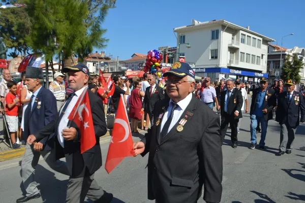 ayvalikta-zafer-bayraminin-103-yildonumu-coskusu-1756561778946.jpg