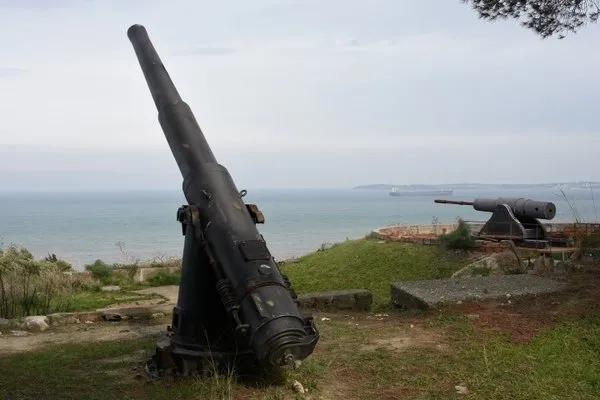 Tarihi tabyada 'paintball' oynanması tepkilere neden oldu