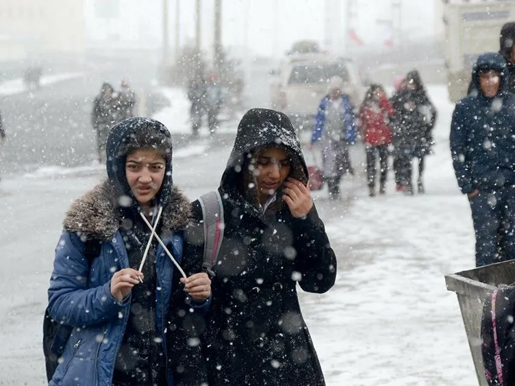 Erzurum ve Kars’ta yarın okullar tatil mi? 22 Mart 2022 Salı Kars ve Erzurum’da okullar tatil mi, valilikten açıklama geldi mi?