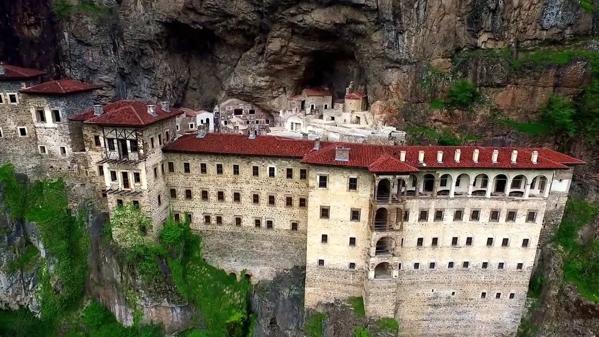 Sümela Manastırı dış görünüşü