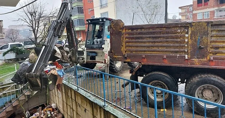 Evden tam 10 kamyon çöp çıkarıldı!