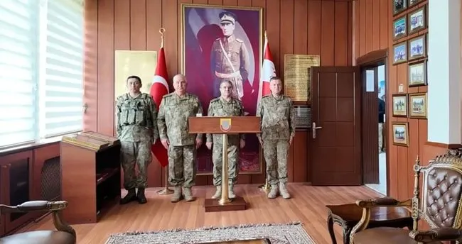 Orgeneral Bayraktaroğlu, Ağrı’da Mehmetçiğin bayramını kutladı