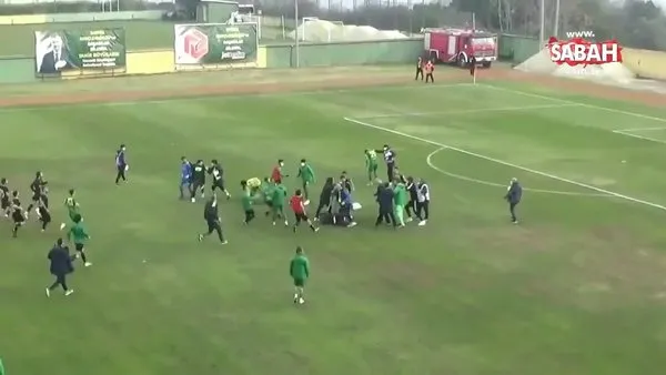 Maç sonrası futbolcular birbirine girdi | Video