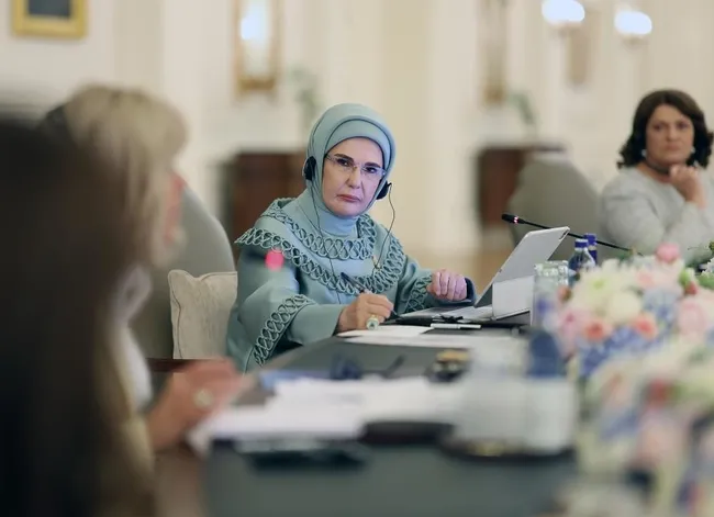 1783523346982.jpg Emine Erdoğan, lider eşlerini Çankaya Köşkü'nde ağırladı