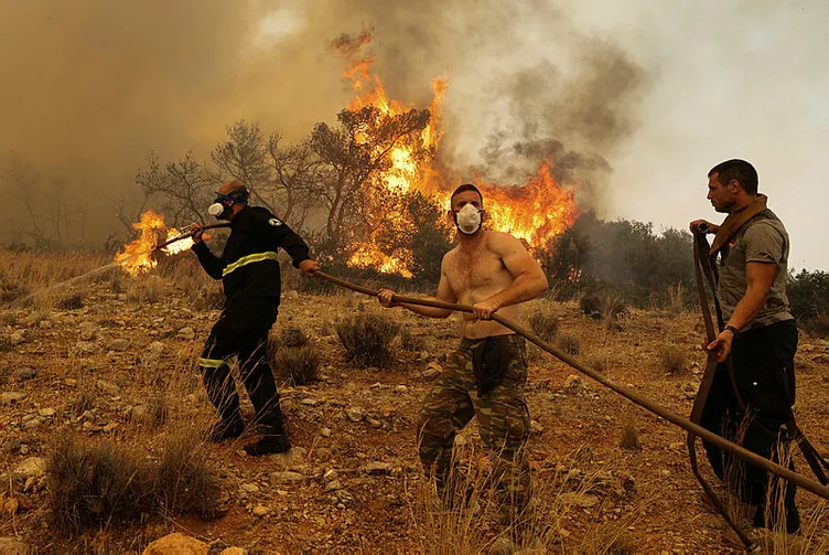 Yunanistan'da yangın kontrolden çıktı: Tahliyeler sürüyor! Daha da kötüleşebilir uyarısı...