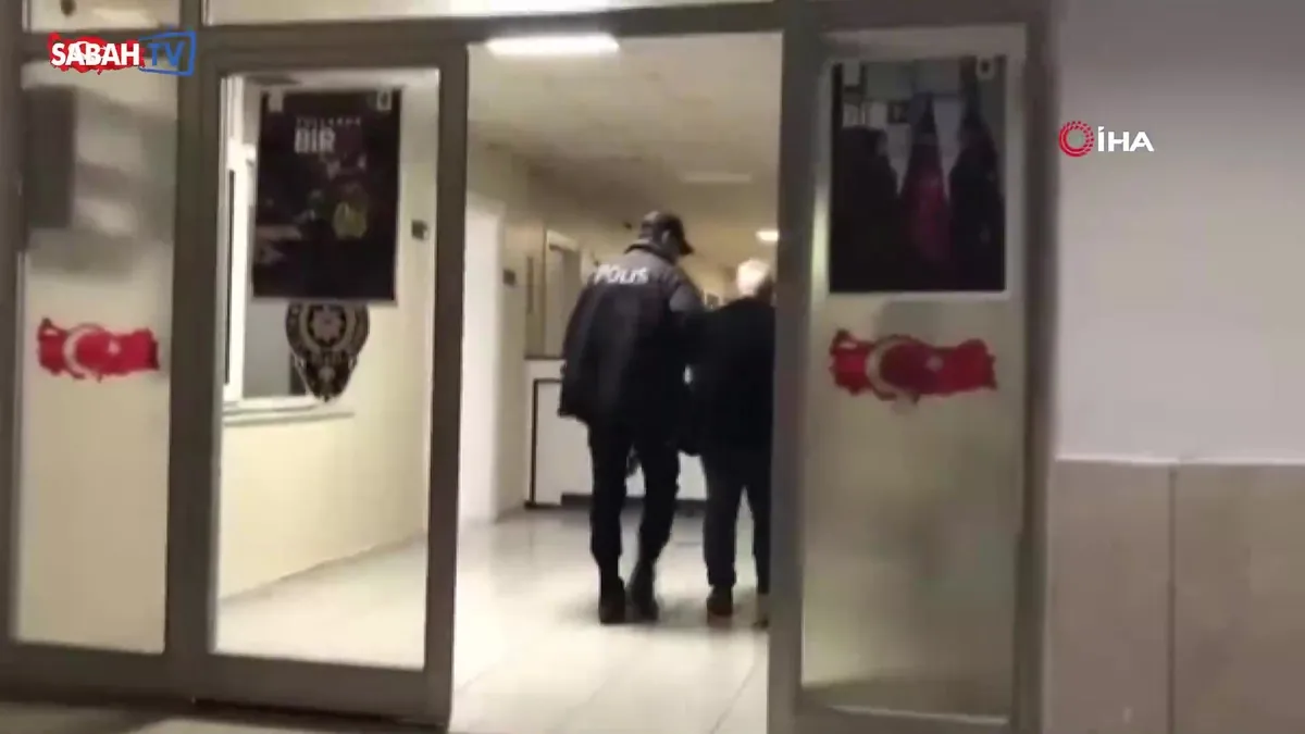 Adana’da çeşitli suçlardan aranan 5 hükümlü yakalandı | Video videosunu izle Adana’da çeşitli suçlardan aranan 5 hükümlü yakalandı | Video videosunu izle