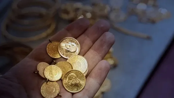 altin-fiyatlari-icin-yil-sonu-rekor-tahmini-bankacilik-devi-rakam-vererek-volatiliteye-dikkat-cekti-1771918380448.jpeg