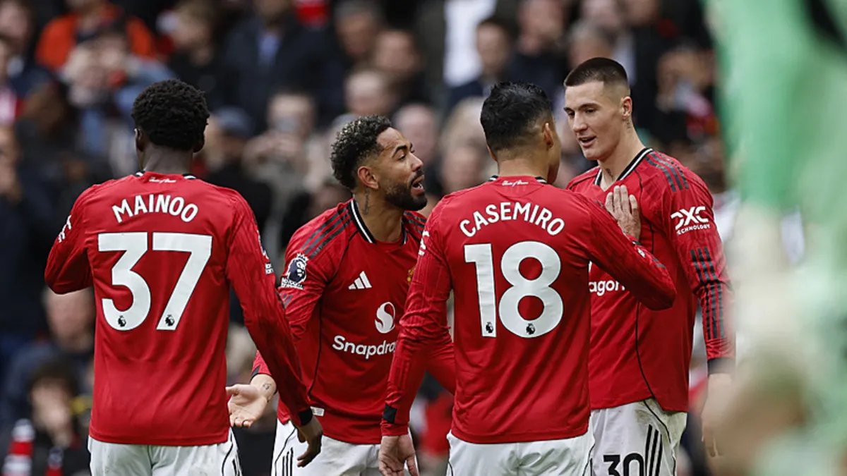 Manchester United, Liverpool’u 3 golle yıktı! Manchester United, Liverpool’u 3 golle yıktı!