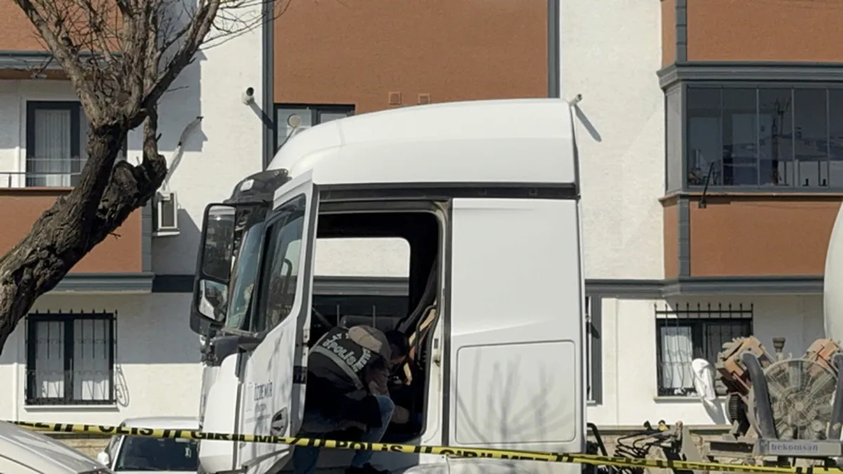 Kocaeli’de ağabeyden kanlı pusu! Başında kaskla tırın altına saklandı, kardeşine kurşun yağdırdı Kocaeli’de ağabeyden kanlı pusu! Başında kaskla tırın altına saklandı, kardeşine kurşun yağdırdı