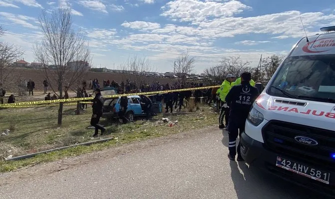 Konya’da feci kaza! Otomobil, otobüs durağına daldı: 3 ölü, 6 yaralı