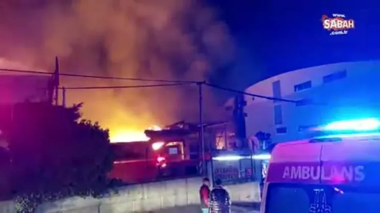 Esenyurt'ta ambalaj fabrikasında büyük yangın | Video