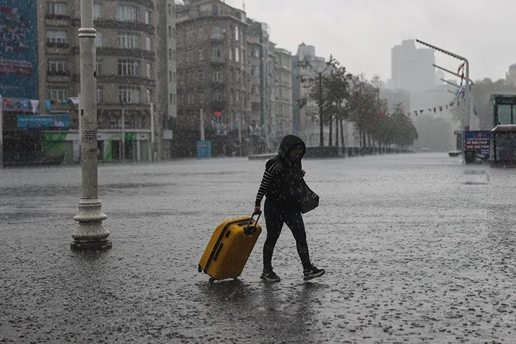 AKOM’dan İstanbul için son dakika hava durumu uyarısı: Kuvvetli geliyor! Tarih verildi: Sıcaklıklar düşüyor