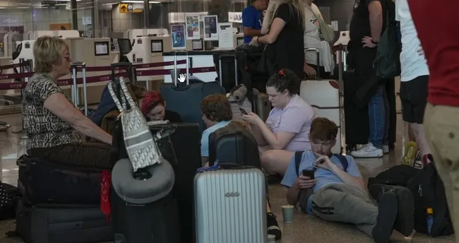 İtalya’da ‘Kara Cuma’: Sayısız uçuş iptal oldu İtalya’da ‘Kara Cuma’: Sayısız uçuş iptal oldu