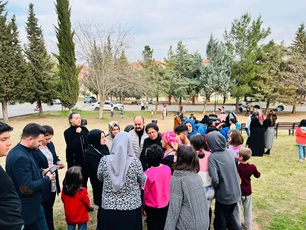 ozlem-nebati-sanliurfada-depremzedeleri-ziyaret-etti-1677527438833.jpeg