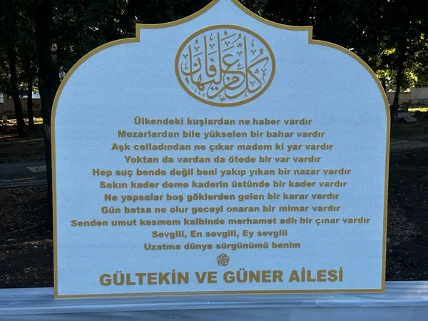gultekin-ailesinden-8-kisinin-mezari-yapildi-arkada-dort-bos-mezar-kaldi-1759423681290.jpg