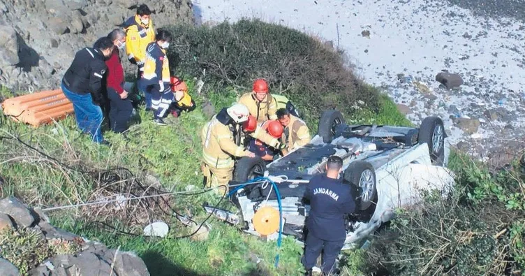Garipçe’de otomobil uçuruma yuvarlandı