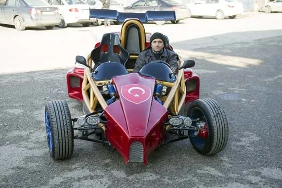 Hayali olan yarış otomobilini 35 bin liraya yaptı