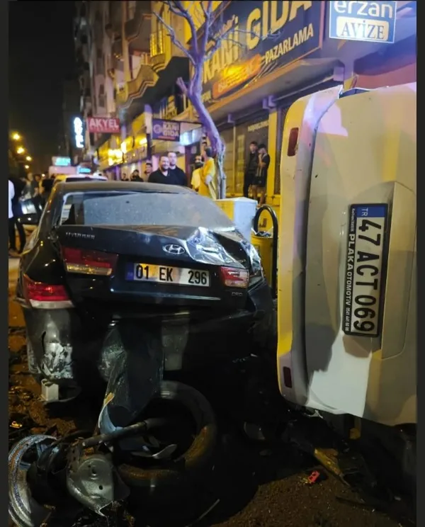 zincirleme-trafik-kazasinda-6-arac-birbirine-girdi-1793351698209.jpg