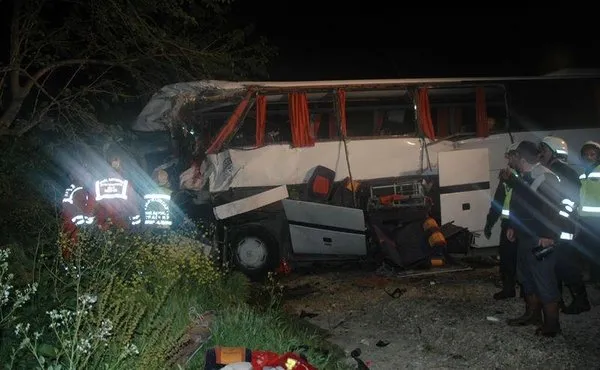 Sakarya'da otobüsle kamyon çarpıştı