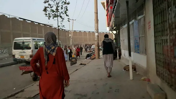 afganistan-kabildeki-teror-saldirilarinda-bilanco-agirlasiyor-90-olu-150-yarali-1630046040937.jpg