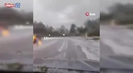 Dolu yağışı yolları beyaza bürüdü