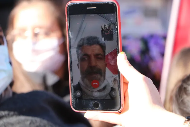 SON DAKİKA HABERİ: Hakkari'de bayraklı protesto! Kadınlardan Diyarbakır annelerine destek...
