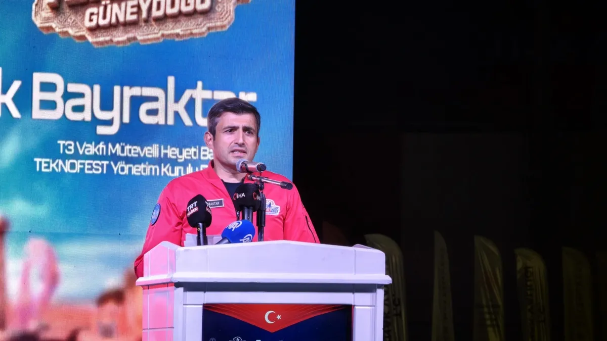 Selçuk Bayraktar, Şırnak’ta TEKNOFEST Drone yarışlarını izledi Selçuk Bayraktar, Şırnak’ta TEKNOFEST Drone yarışlarını izledi