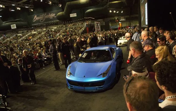 Justin Bieber Ferrari’sini açık artırmada sattı