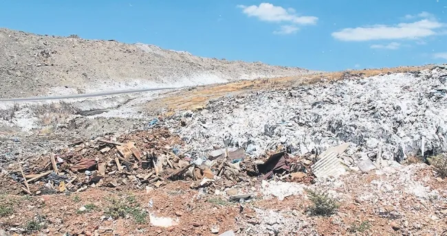 Arazisinin yerinde artık çöp dağı var!