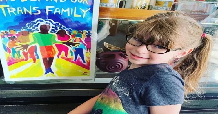 Moda haftasında LGBT skandalı! Cinsiyet değiştiren 10 yaşındaki çocuğun haberine tepki yağdı: Bu apaçık istismar