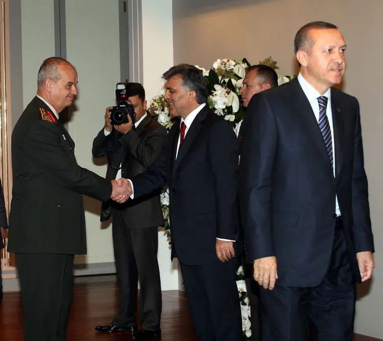 Resepsiyonda Erdoğan-Başbuğ görüşmesi