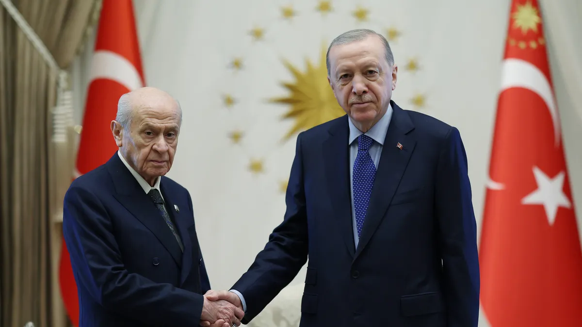 SONDAKİKA... Başkan Erdoğan MHP lideri Bahçeli görüşmesi başladı haber görseli