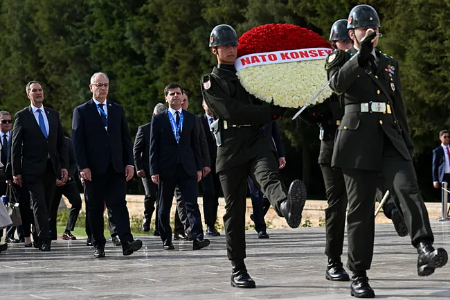 1783356332353.jpeg NATO heyeti, Anıtkabir'i ziyaret etti