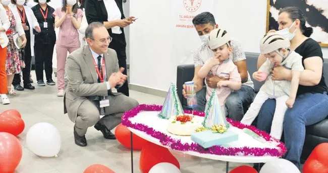 Siyam ikizlerine doğum günü sürprizi