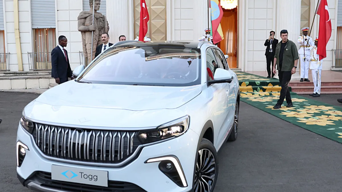 Başkan Erdoğan’dan Etiyopya Başbakanı’na Togg hediyesi! Başkan Erdoğan’dan Etiyopya Başbakanı’na Togg hediyesi!