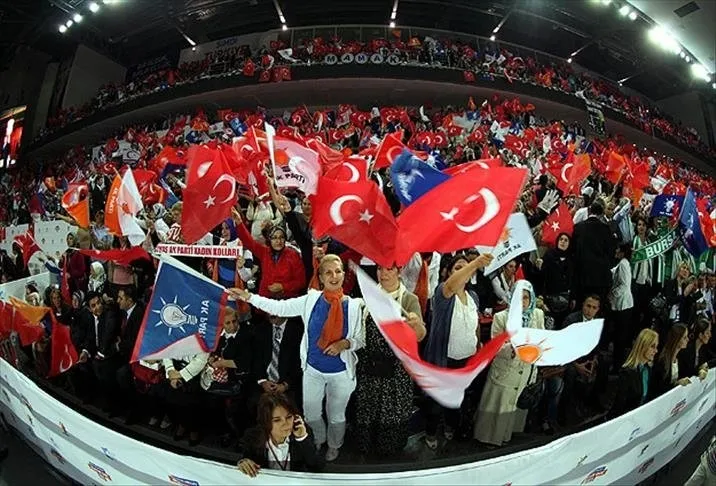AK Parti’nin yerel seçim stratejisi şekilleniyor: Şehrin kimliğine göre aday! Ankara, İstanbul ve İzmir’in karneleri çıkarılacak