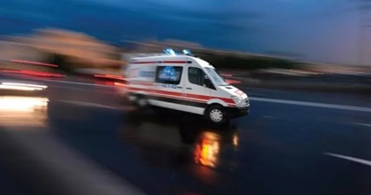 Ataşehir’de otomobil yolcu minibüsüne çarptı: 4 yaralı!