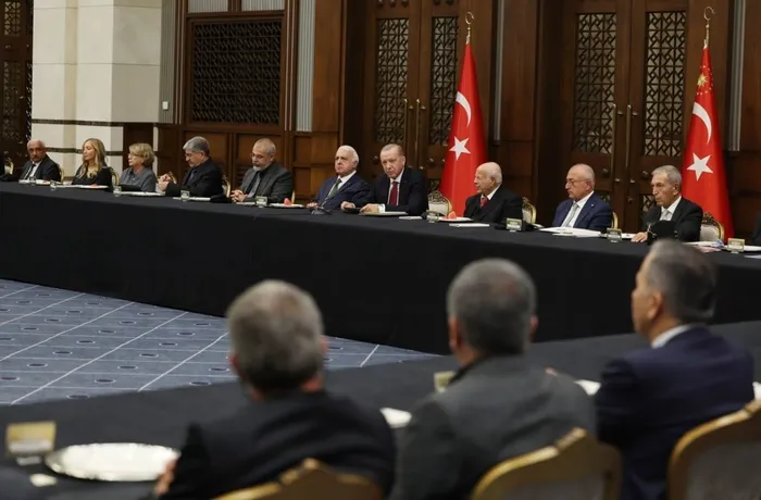 chpnin-alevi-baskanligi-rahatsizligi-eski-baskandan-kapatilsin-diyen-vekillere-sert-sozler-rant-devsirenler-si-1755438255708.jpg CHP’nin ‘Alevi başkanlığı’ rahatsızlığı! Eski başkandan ‘Kapatılsın’ diyen vekillere sert sözler: Rant devşirenler şikayetçi oldu