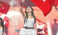 Sahnelerde coşkulu kutlama