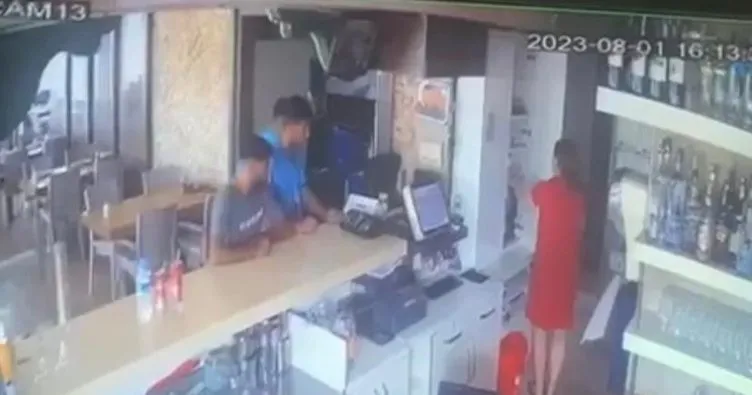 Alanya’da restorandaki cep telefonu hırsızlığı güvenlik kamerasında