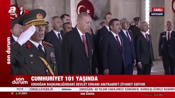 Cumhurbaşkanı Erdoğan Anıtkabir'de saygı duruşunda bulundu