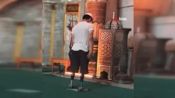 Türkiye Ayasofya Camii'nde protez ayaklarıyla namaz kılan genci konuşuyor | Video