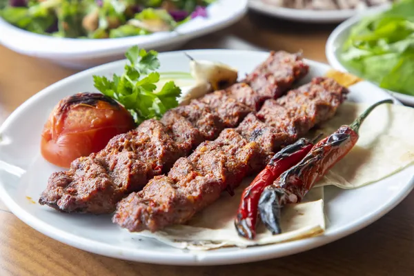 diyetisyen-acikladi-bu-kebabi-yiyenin-bagisikligi-celik-gibi-oluyor-1703661224688.jpg