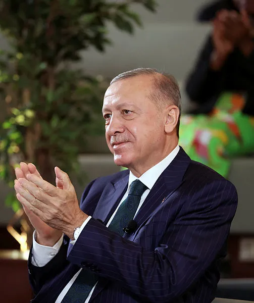 baskan-erdogan-afrikali-genclerle-bulustu-enflasyon-yine-inecek-1639924824597.jpg