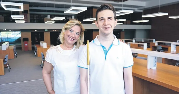 Tiyatroyu sese dönüştürdü