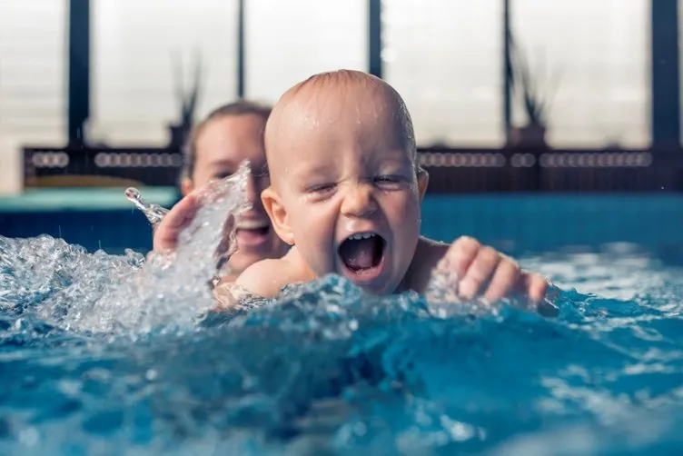 Bebekler havuza mı denize mi girmeli?