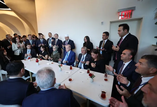 baskan-erdogan-new-yorkta-bir-kafede-vatandaslarla-bulustu-1790201172542.jpg
