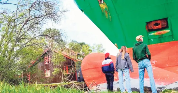 Dev gemi evin bahçesine girdi