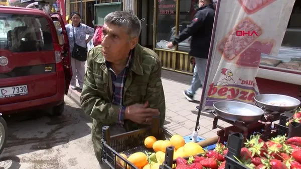 Adana'da pes dedirten yol kavgası: Dönüş yapamayınca seyyar satıcının kaşını yarıp, kolunu kırdı! | Video