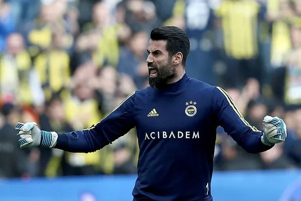 Fenerbahçe-Galatasaray derbisinde tribünler rengarenk